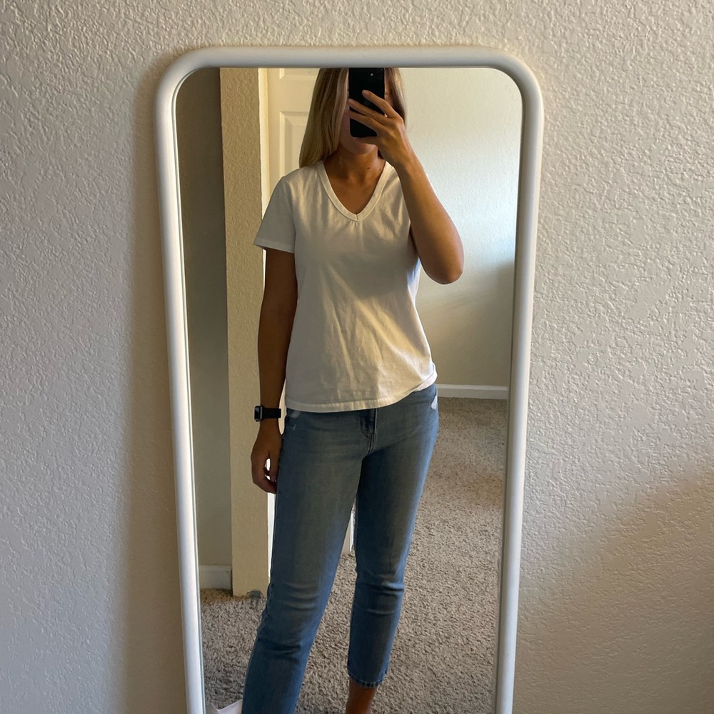 Universal thread short sleeve v neck tee